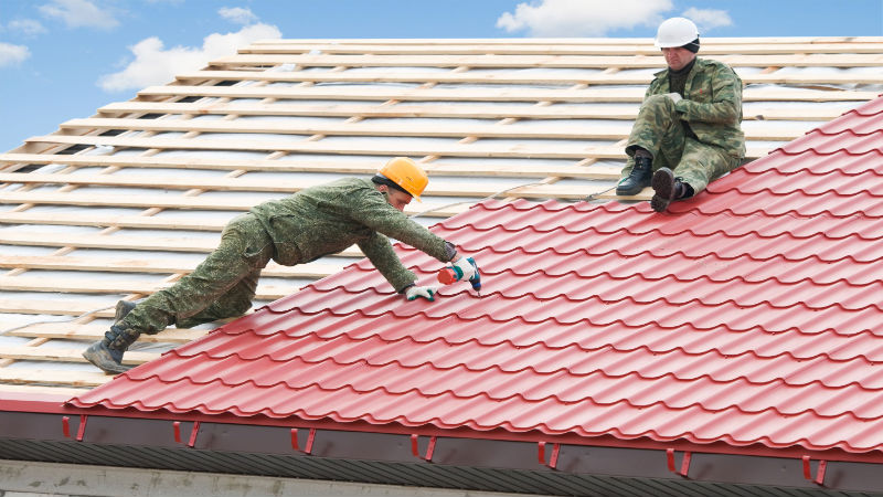 Signs Commercial Roofing in Oahu Needs Repairs