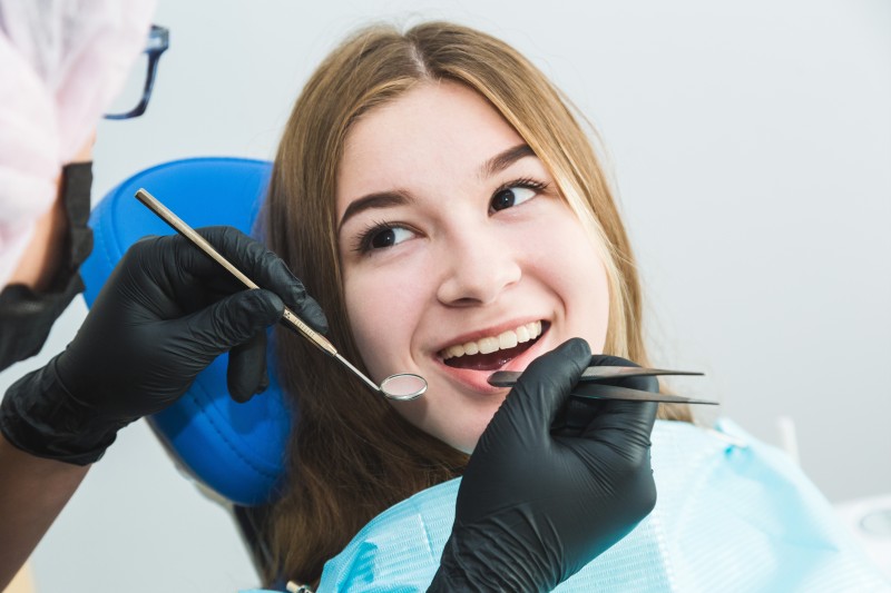 How Dental Veneers Can Change Your Smile From Basic to Hollywood