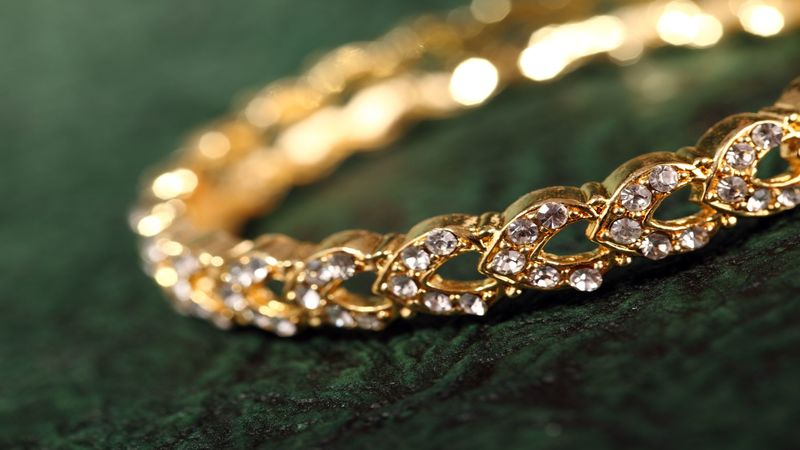 Consider the Allure of Arabic Gold Jewelry for an Attractively Unique Look